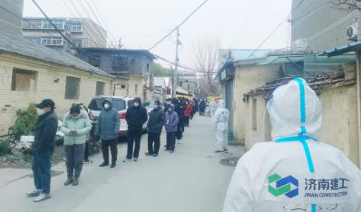 逆行出征 勇挑重任 赤峰bevictor伟德集团战“疫”服务队下沉社区一线助力疫情防控